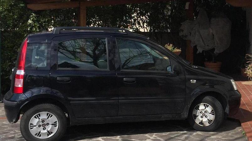 Tenta di bruciare un’auto per due volte: arrestato
