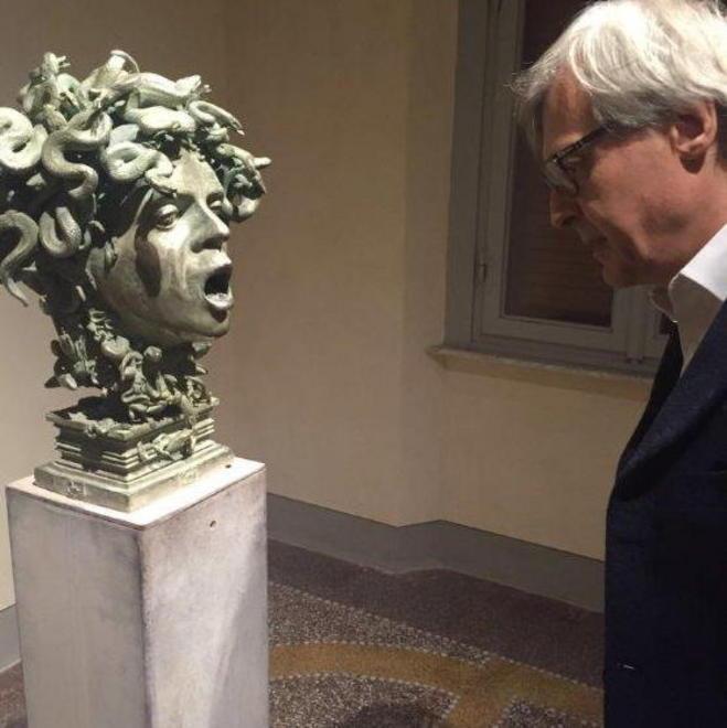 Fino al 3 aprile le sue opere sono in esposizione nella Villa Argentina a Viareggio