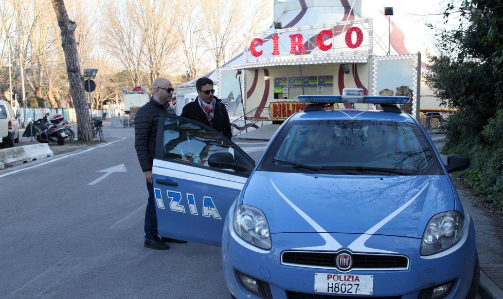 Gli animalisti non demordono: vigila la polizia