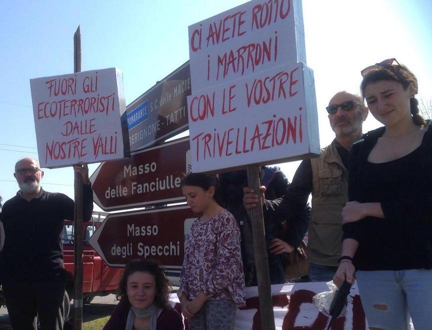 Il popolo del “No triv” al Masso delle Fanciulle 