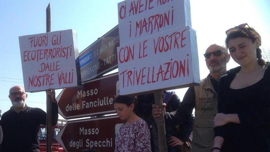 Il popolo del “No triv” al Masso delle Fanciulle