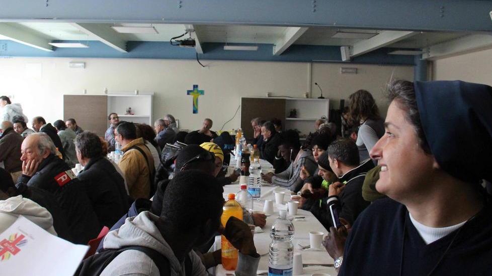 La Caritas a tavola con i poveri