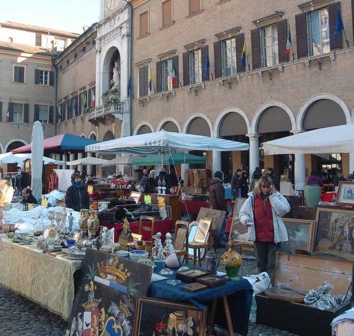 Oggi e domani antiquari in Piazza Grande
