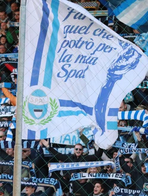 La carica dei mille verso l’Arena 