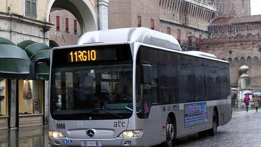 Riconosce il molestatore sul bus