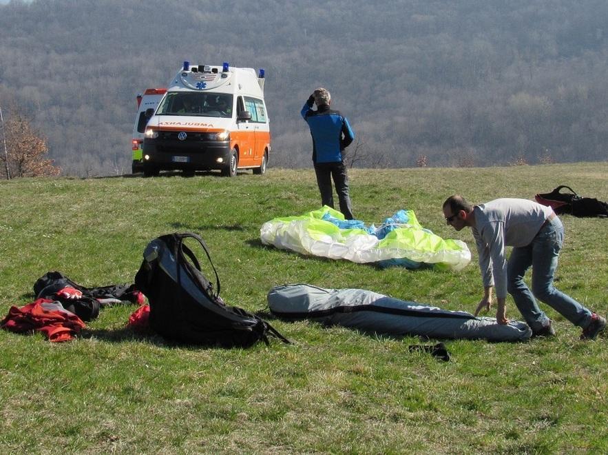 Atterra male, paura per un 60enne 