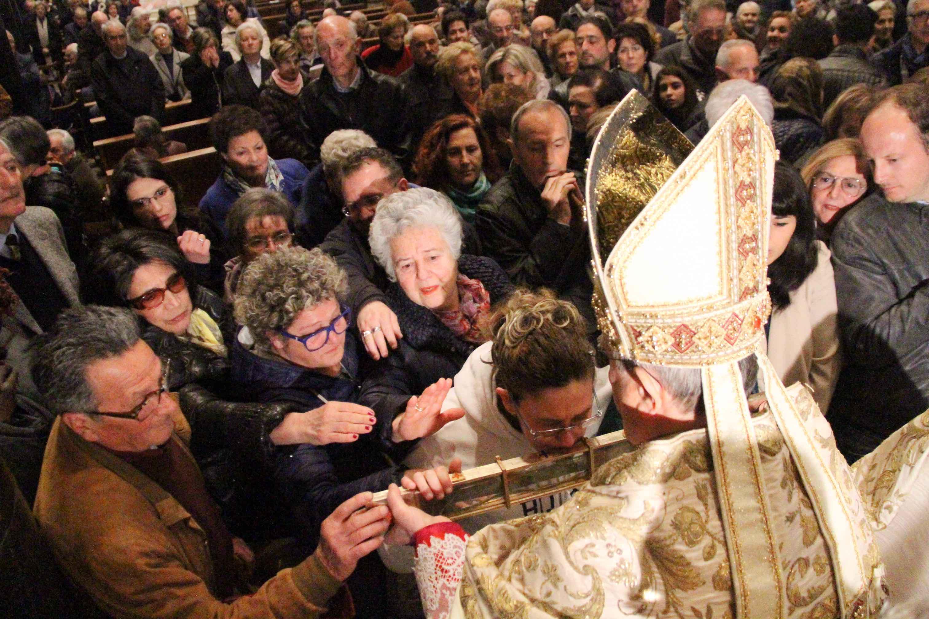 Partecipata Ostensione del Sacro Cingolo in Duomo