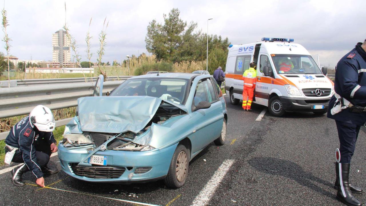 Una delle auto coinvolte nel tamponamento (Repetti/Pentafoto)
