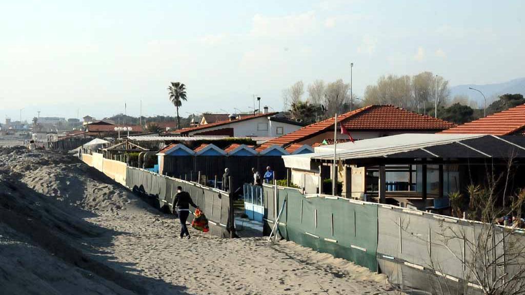 Bagni di Poveromo chiusi lato mare