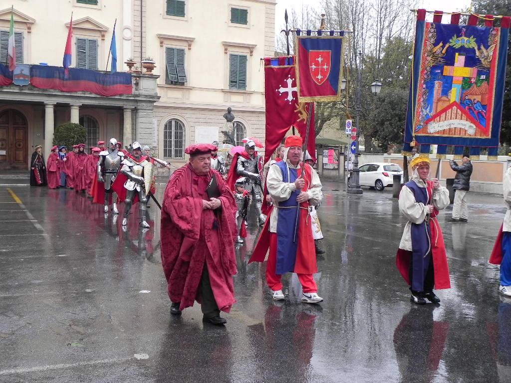 Il Capodanno pisano festeggiato a Ponsacco, buon... 2017 a tutti