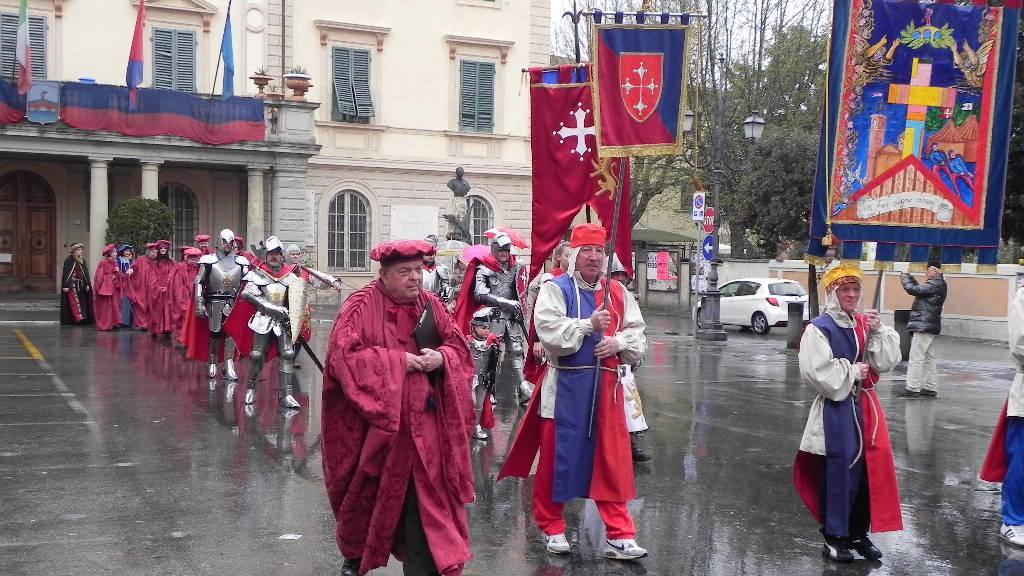Il Capodanno pisano festeggiato a Ponsacco, buon... 2017 a tutti