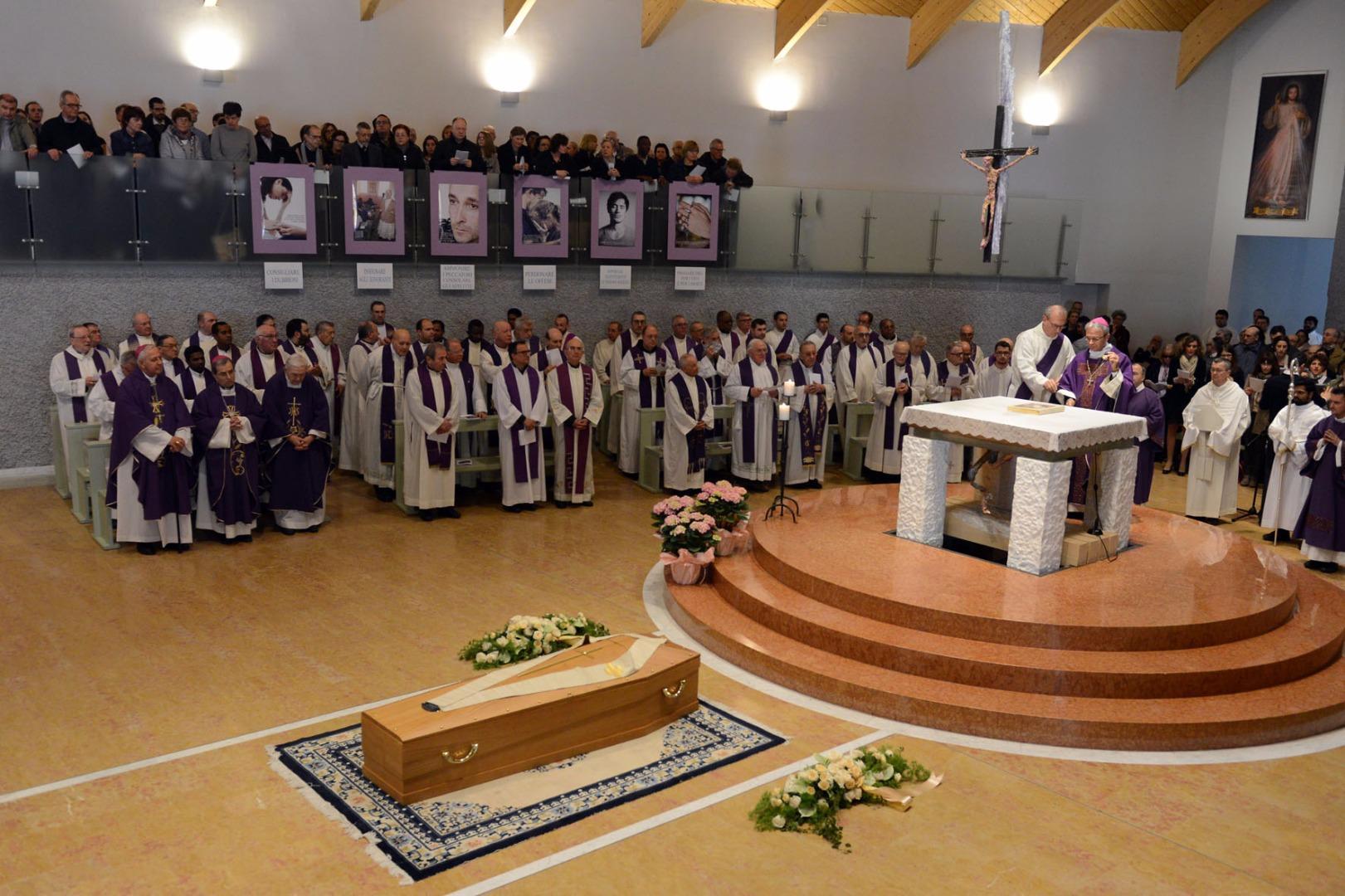 L'ultimo saluto di Carpi a don Ivo Silingardi