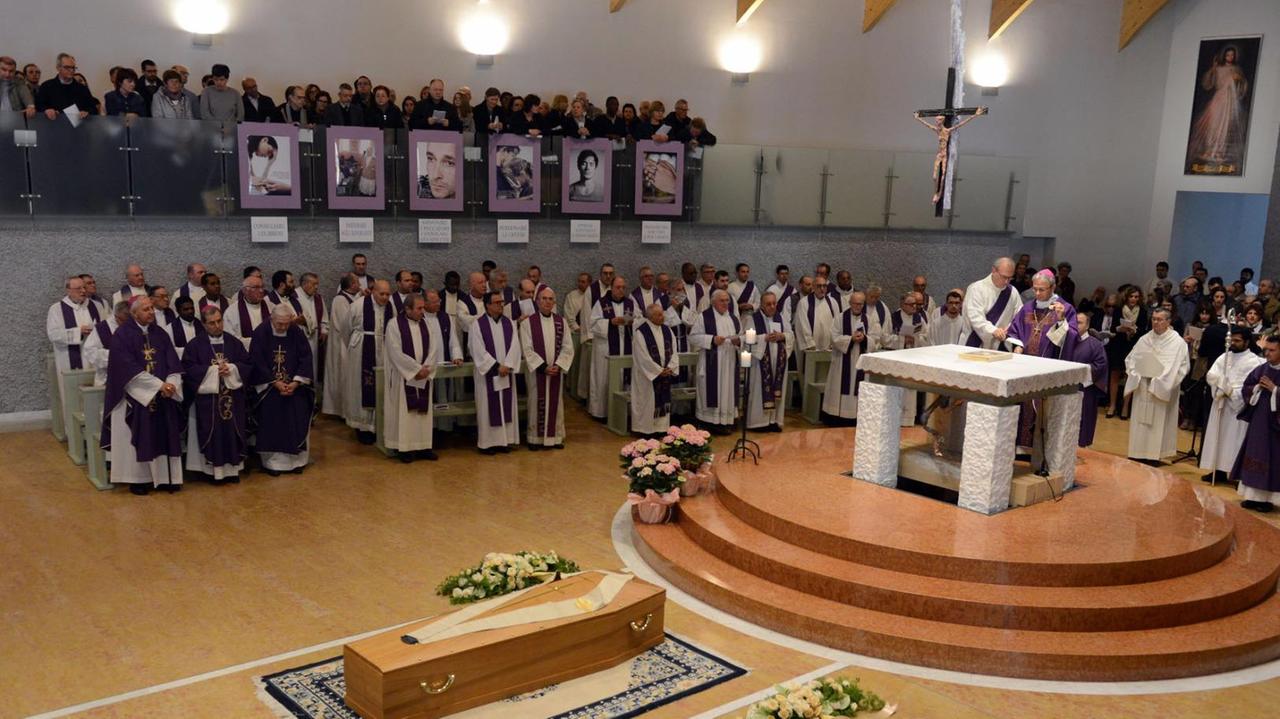 L'ultimo saluto di Carpi a don Ivo Silingardi