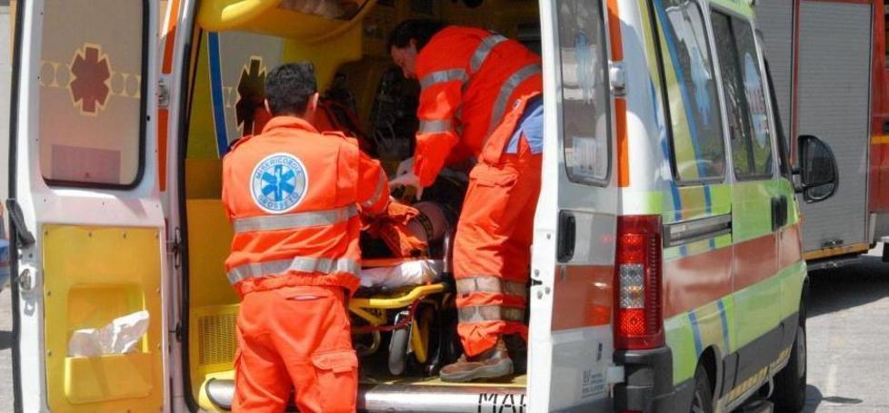 Carrara, si sente male durante la messa di Pasqua 