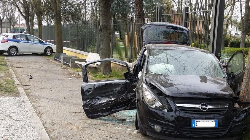Con l’auto sulla ciclabile Paura a Portomaggiore