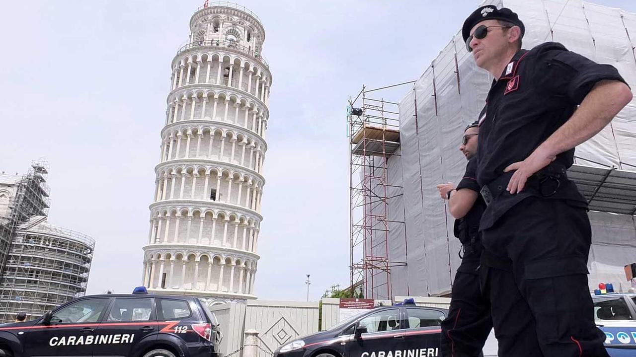 Militari in Piazza dei Miracoli (Foto Muzzi)