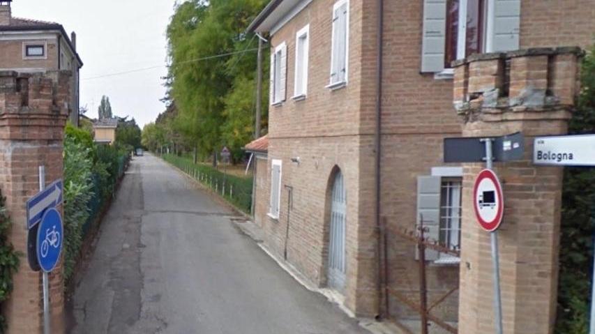 Finale. Cade dalla carrozzina, è grave