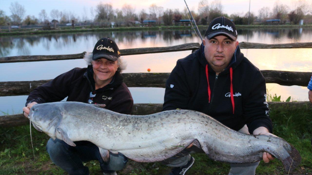 Pesca super: catturato un siluro di 2 metri al Lago del Sole - Video