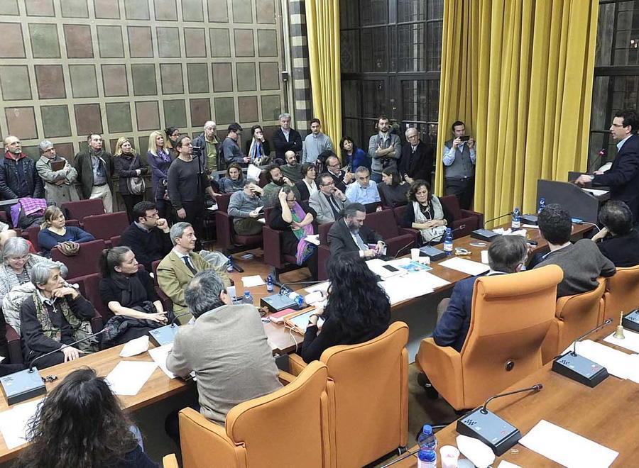 «Basta bombe» Quando in aula si vota la fuffa 