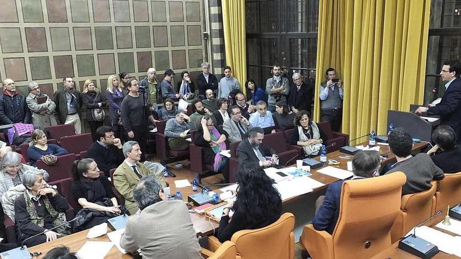 «Basta bombe» Quando in aula si vota la fuffa