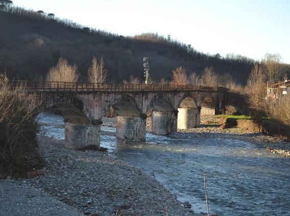 Precipita con l’auto nel fiume Ventenne salvata da passante