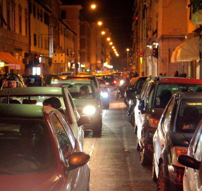 Insegue e minaccia la ex con un coltello, 30enne denunciato 