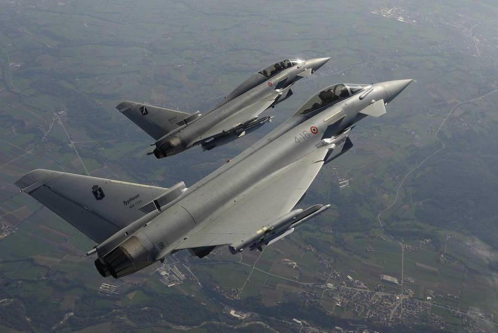 Aereo non autorizzato bloccato in volo dai caccia 