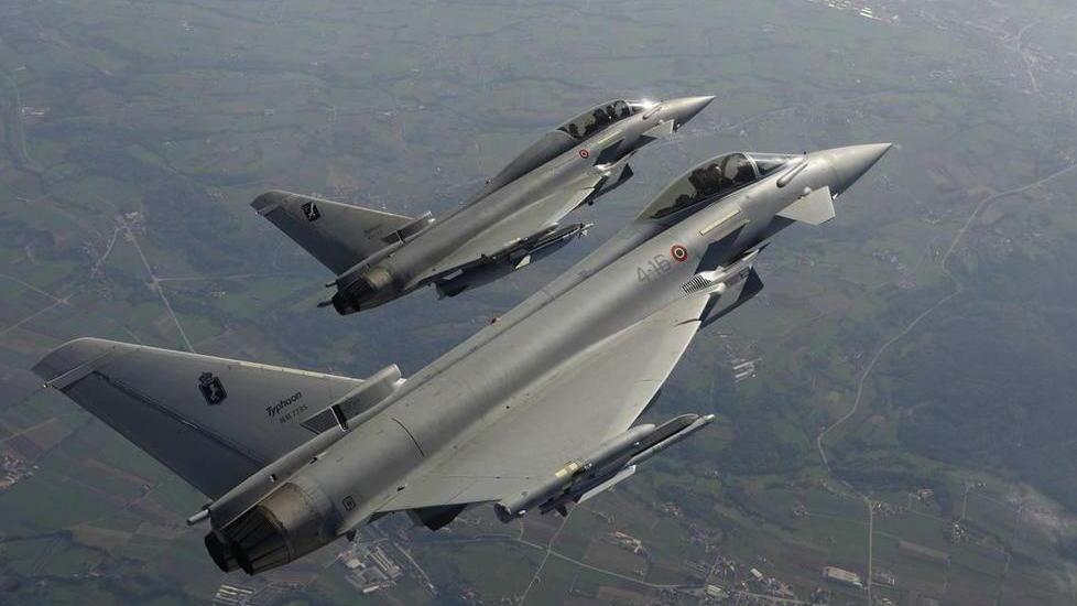 Aereo non autorizzato bloccato in volo dai caccia