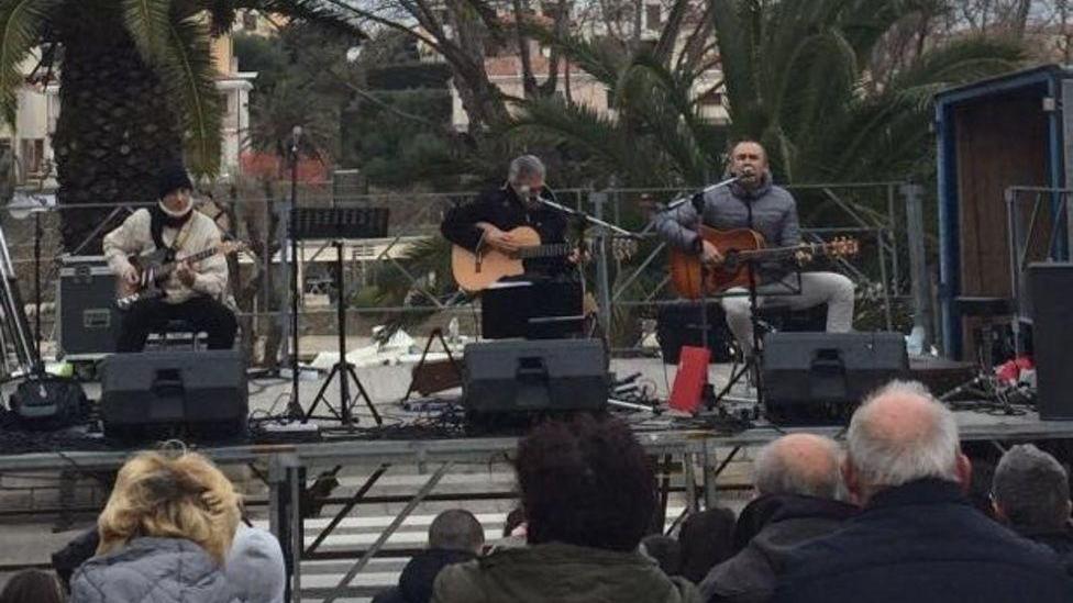 Le famiglie hanno scelto Stintino con le band locali