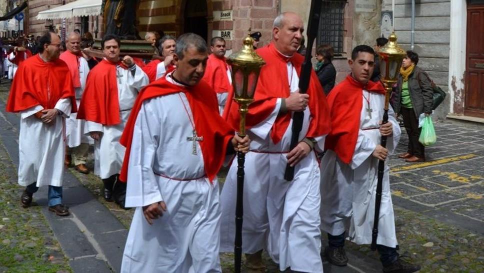 Grande folla per la Via Crucis a Monte Attu