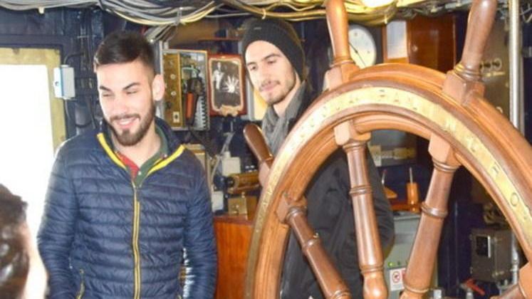 Rena Bianca da blu a marrone