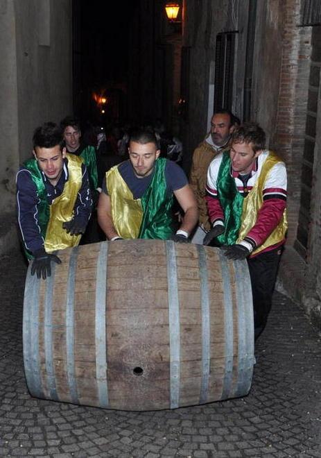 Una vecchia edizione del palio delle botti
