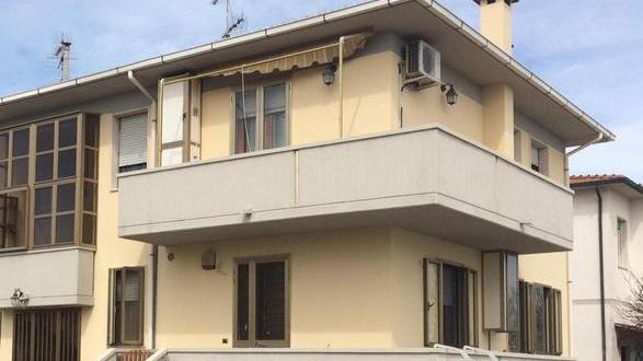 La casa presa di mira dai ladri in via Parini (Foto Falorni/Silvi)