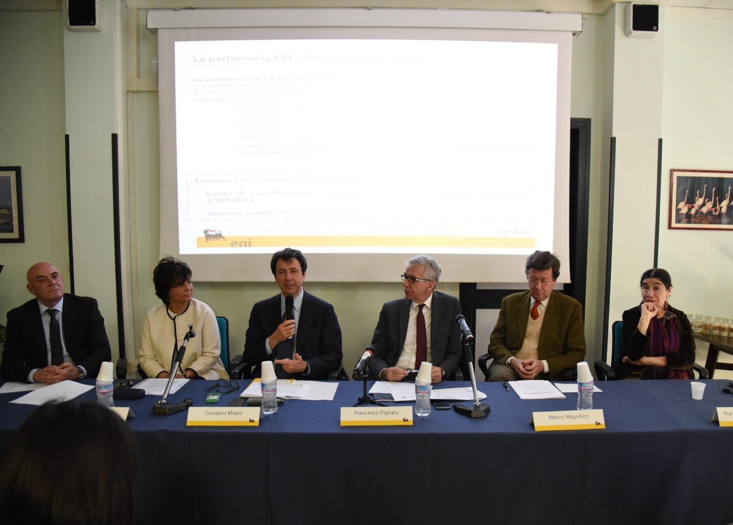 La conferenza stampa alle saline Conti Vecchi (foto Mario Rosas)