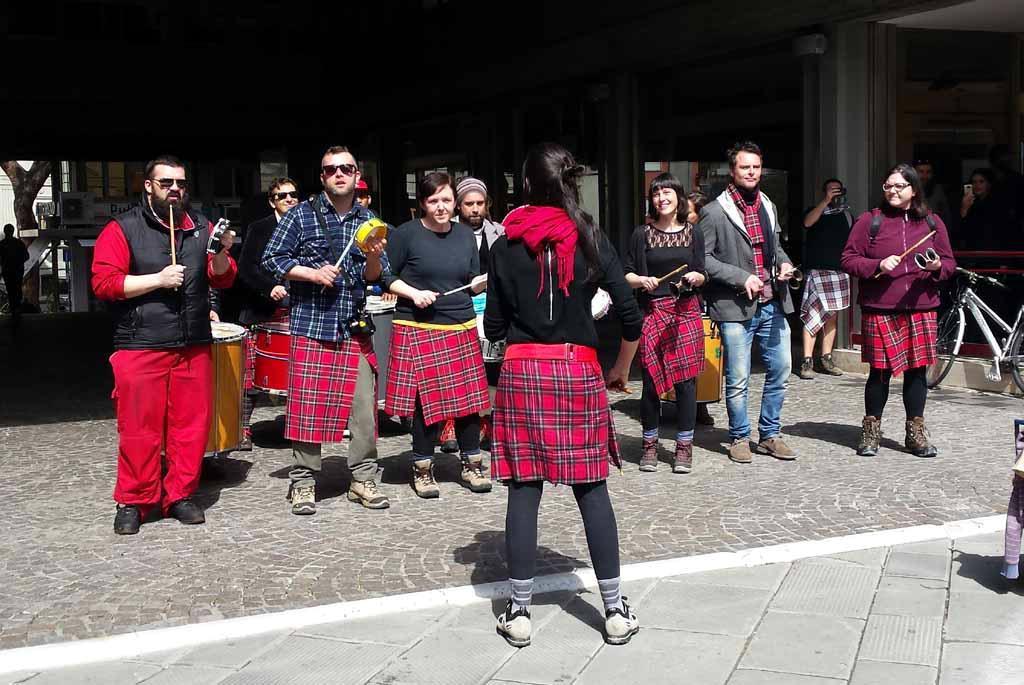 Massa, kilt e tamburi per il matrimonio in salsa scozzese - Video