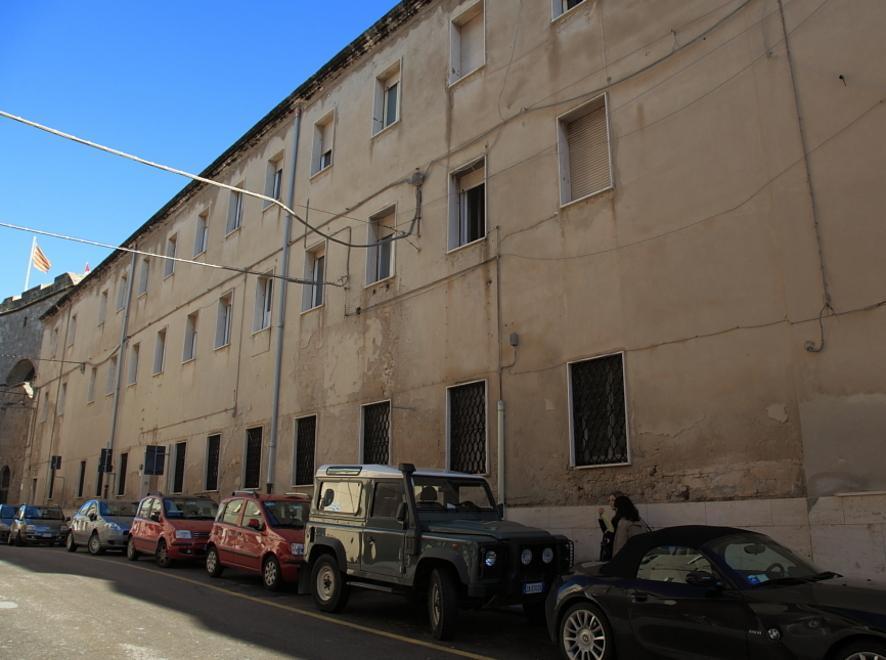 Riesplode la polemica sull'ex caserma di via Simon