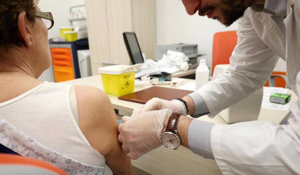 In quattrocento al Versilia per il vaccino anti-meningite 