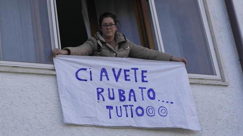 Tutto è iniziato con lo striscione “Ci avete rubato tutto”
