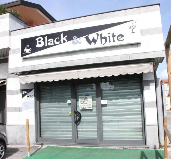 Multe per la musica e furti nel locale «Basta, andiamo via» 