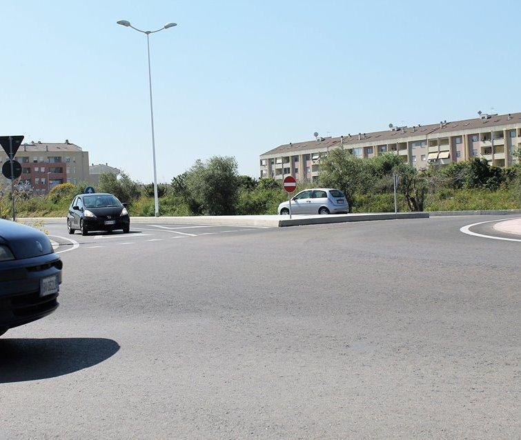 Protesta con le pentole contro la rotatoria incubo 