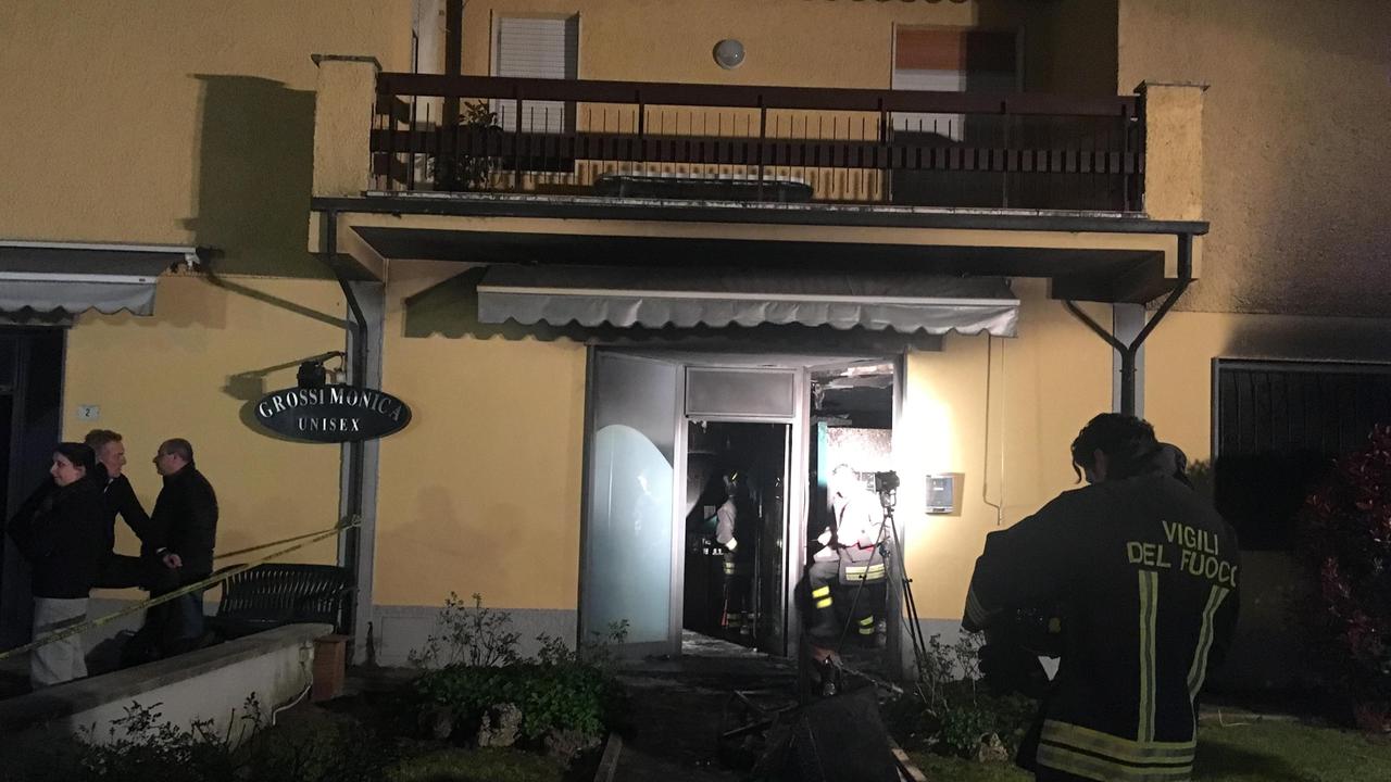 Rogo in un negozio di parrucchiera