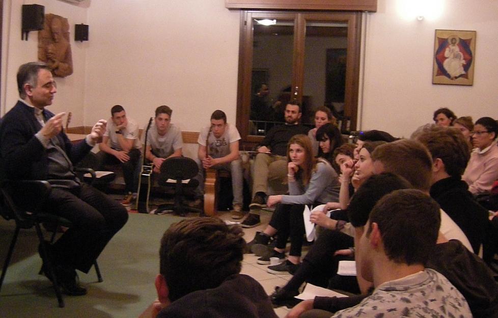 Erio, arcivescovo di Modena, agli studenti: «Dio e il male? Questo è il mistero» 