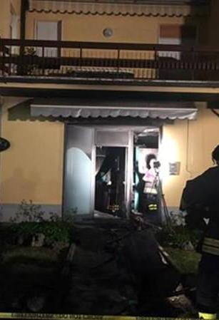 Fuoco danneggia negozio di parrucchiera in piazza Boito