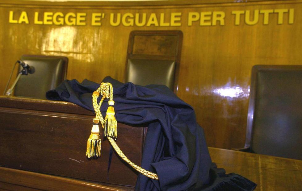 Truffa all’ospedale, professore a giudizio 