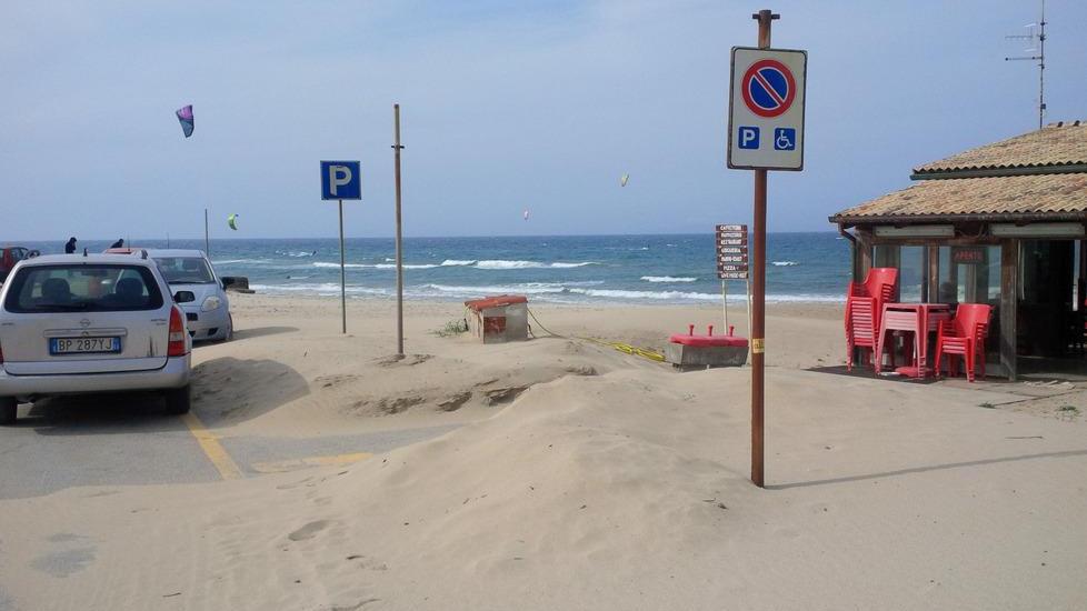 Insabbiato uno stallo per disabili