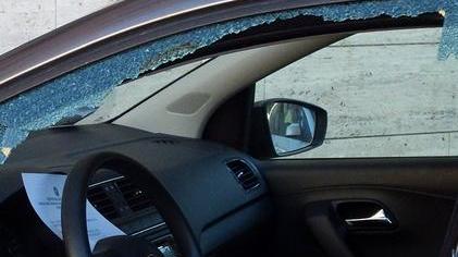 La gang della notte colpisce sedici auto