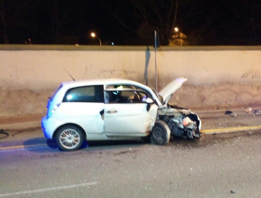 L'incidente in viale Poetto (foto Mario Rosas)
