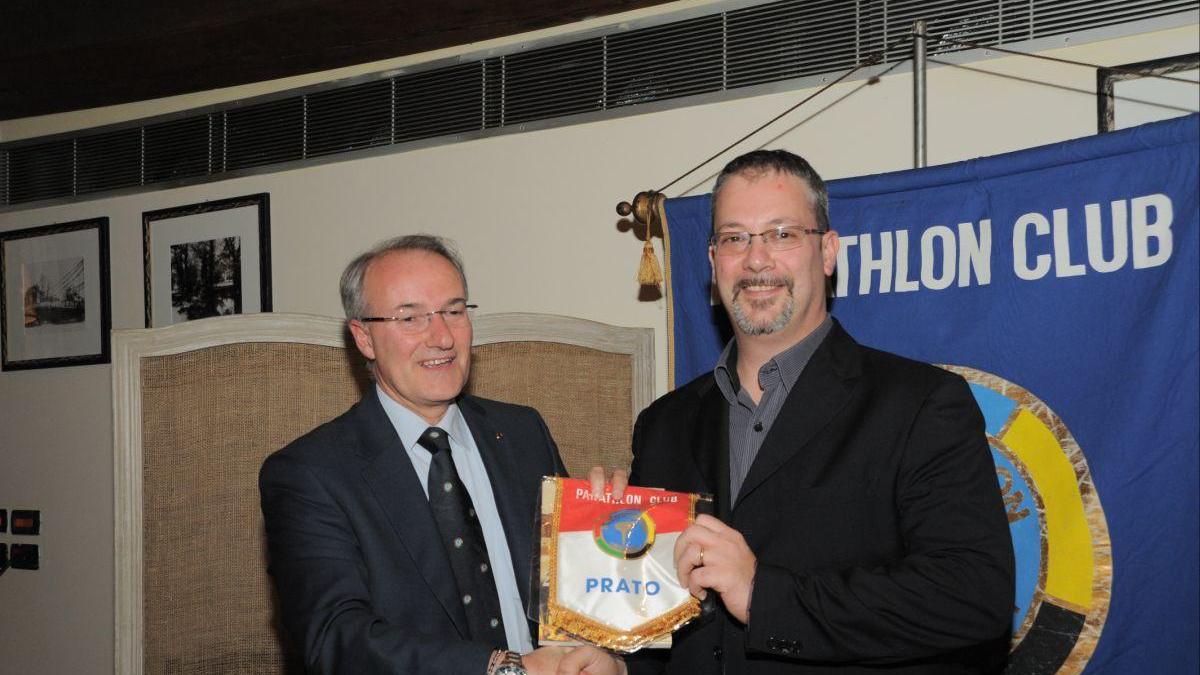 Il presidente del Panathlon Prato, Pasquale Petrella col pluricampione Sergio Pagni
