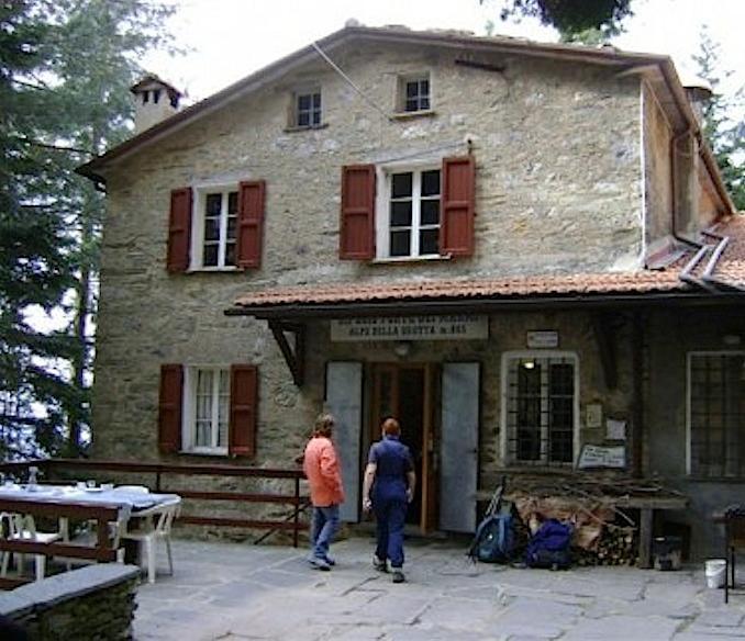 Il rifugio Forte, a 800 metri sulle Apuane