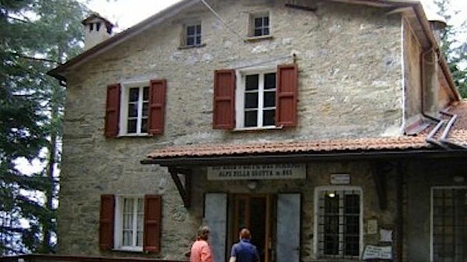 Il rifugio Forte, a 800 metri sulle Apuane